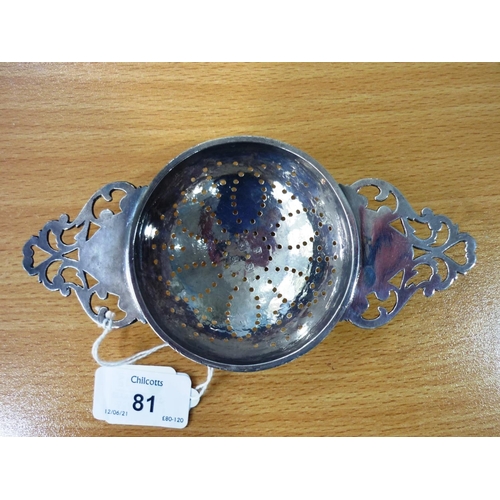 81 - An early 18thC silver Lemon Strainer, of traditional two handled form, the bowl pierced with flowerh... 