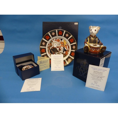 131 - A Royal Crown Derby Limited Edition 'Drummer Teddy' Set, comprising a 'Drummer Teddy' 1999 Paperweig... 