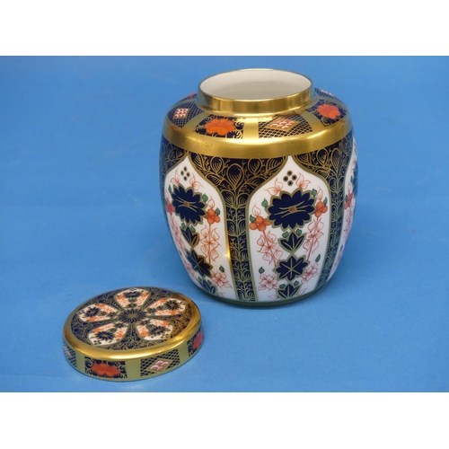 143 - A Royal Crown Derby 1128 pattern Ginger Jar, the jar and lid finely decorated in Old Imari pattern, ... 