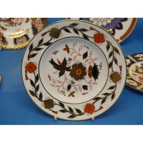 146 - A Royal Crown Derby 1128 pattern small Plate, stamped with factory marks to base and XL (First Quali... 