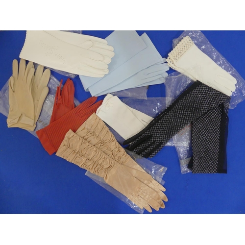 16 - Vintage Fashion: sixteen pairs of mid 20thC ladies Gloves, including two pairs of white kid leather,... 