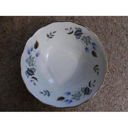 185 - A vintage Colclough part tea and dinner service (a lot)