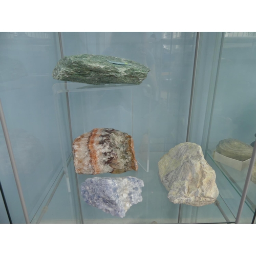 44 - Natural History, Paleontology and Minerals; A collection of thirty six large Mineral Specimens, main... 
