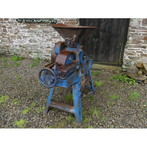 455 - A vintage painted cast iron 'Improved Corn Crushing Mill', by R. Hunt & Co.Ltd Earls Colne England, ... 