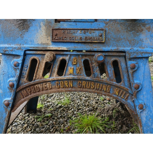 455 - A vintage painted cast iron 'Improved Corn Crushing Mill', by R. Hunt & Co.Ltd Earls Colne England, ... 