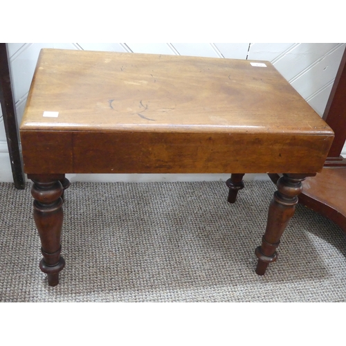 432 - A Victorian mahogany cased Baby Bath, with ceramic bath and rectangular cover, 22in (56cm) wide x 14... 