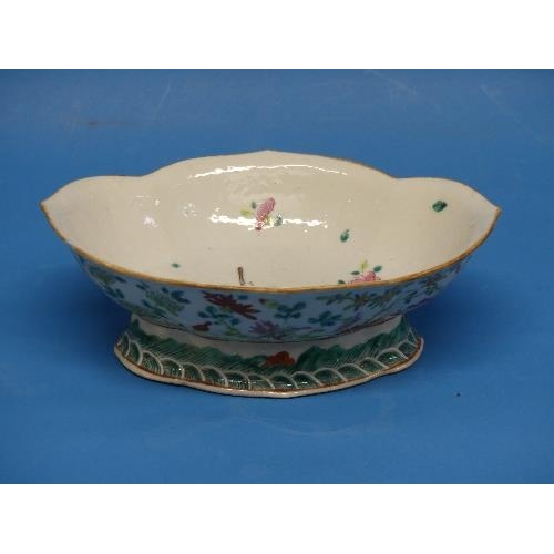 189 - A 19th century Chinese famille rose porcelain Dish, of lobed oval form with floral decoration, chipp... 