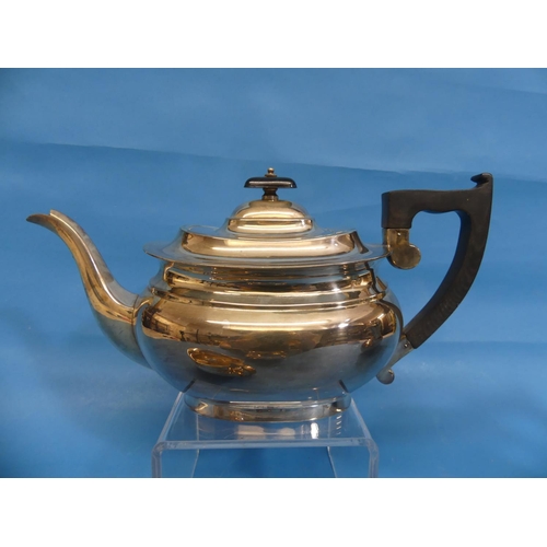 32 - An Elizabeth II silver four piece Tea Set, by Viner's Ltd., hallmarked Sheffield, 1964/5, of waisted... 