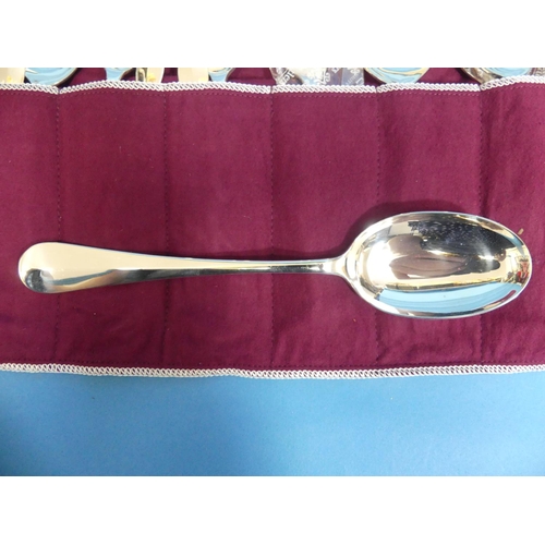 19 - A silver Rat Tail pattern Flatware Service, by United Cutlers, hallmarked Sheffield 2000 / 2001, com... 