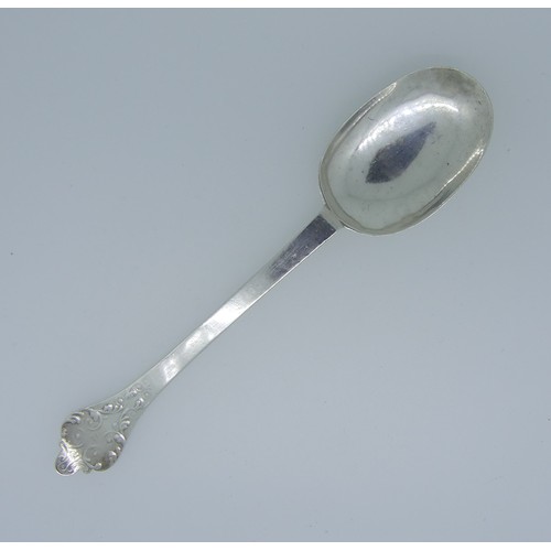 10 - A rare William III West Country silver laceback Trefid Spoon, by Peter Rowe (Plymouth), marked 'Rowe... 