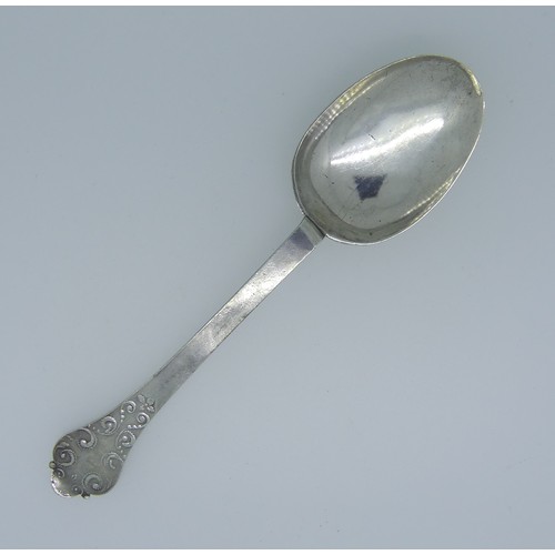 32 - A William and Mary period West Country silver lace back Trefid Spoon, by John Murch, Plymouth, with ... 
