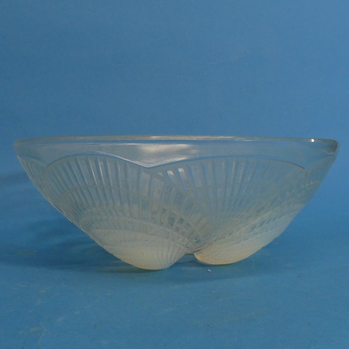 70 - An early 20thC Lalique 'Coquilles' pattern Bowl, the glass bowl with moulded opalescent shell design... 