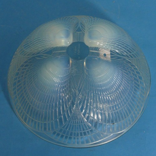 70 - An early 20thC Lalique 'Coquilles' pattern Bowl, the glass bowl with moulded opalescent shell design... 