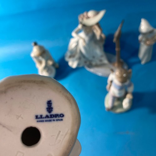 120 - A small quantity of Lladro, to include a Vioinist, damaged, together with four others (5)... 