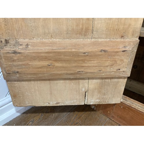 346 - An antique pine Cupboard, the plank doors opening to reveal a shelved interior, W 140cm x H 185cm x ... 