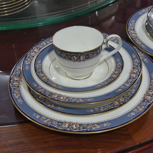 97 - An extensive Noritake 'Lamelle' pattern Dinner and Tea Service, twelve place setting, to include Din... 