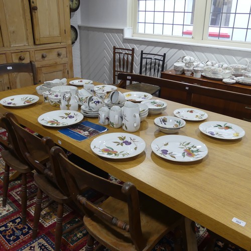 98 - A Royal Worcester 'Evesham' pattern part Dinner Service, to include Dinner Plates, Dessert Plates, S... 