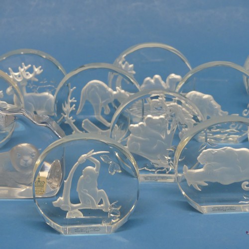 169 - A set of twelve Danbury Mint wildlife glass Paperweights, all in original postal boxes, together wit... 