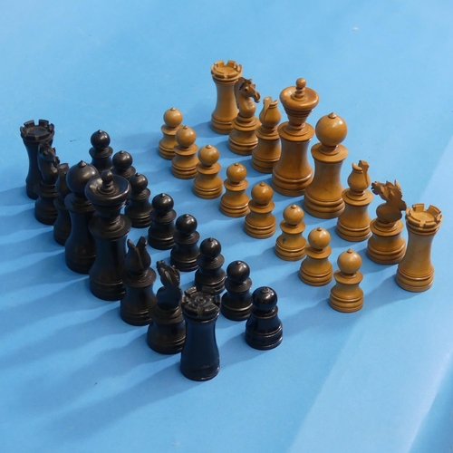 362 - A an early 20thC Staunton Pattern boxwood and ebony Chess Set, King H 11.25cm, replacement black Roo... 