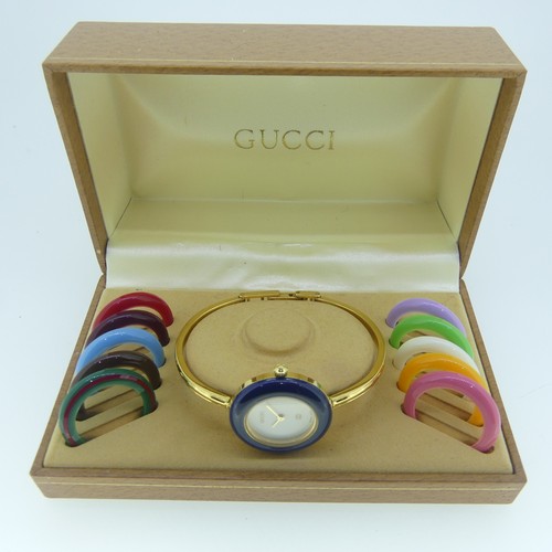 121 - A lady's Gucci Wristwatch, with interchangable bezels, quartz movement, white dial signed, back cove... 