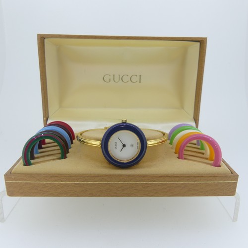 121 - A lady's Gucci Wristwatch, with interchangable bezels, quartz movement, white dial signed, back cove... 