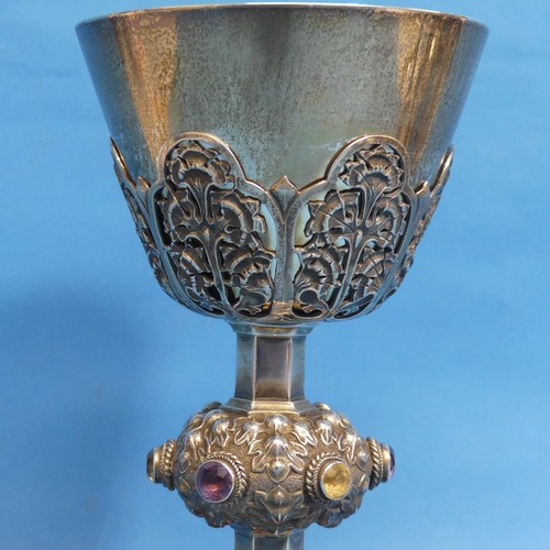 36 - An Edwardian jewelled silver Chalice, by Goldsmiths & Silversmiths Co Ltd., hallmarked London, 1... 