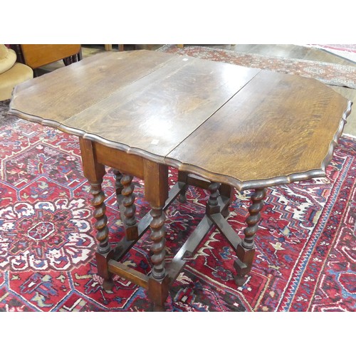 592 - An Edwardian oak gateleg Table, with shaped edges and barley twist supports, W 37cm (116cm extended)... 