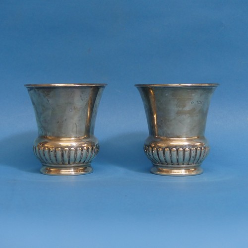 66 - A pair of George V silver Beakers, by Edward Barnard & Sons Ltd., hallmarked London, 1912/3, of ... 