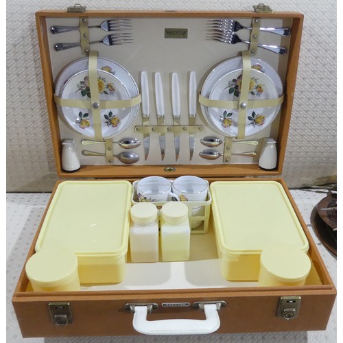 596 - A vintage cased Picnic Set, by Brexton.