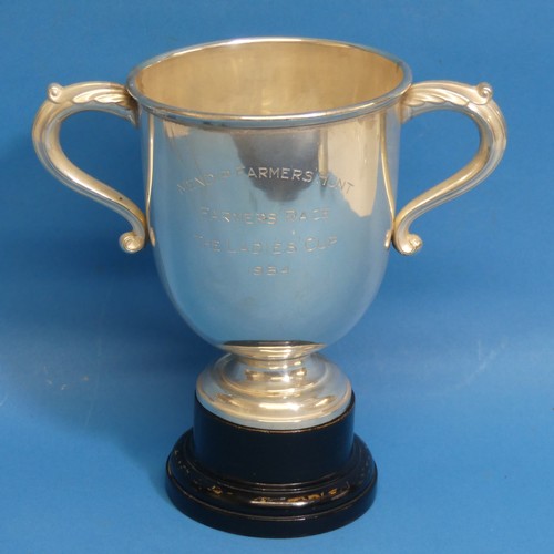 78 - A George V silver two handled Trophy Cup, hallmarked London, 1924, with presentation inscription fro... 