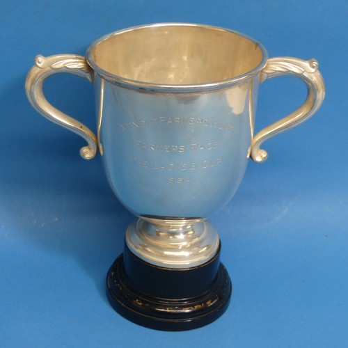 78 - A George V silver two handled Trophy Cup, hallmarked London, 1924, with presentation inscription fro... 