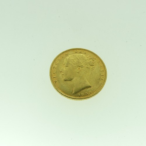 95 - A Victorian gold Sovereign, dated 1853, with shield back.