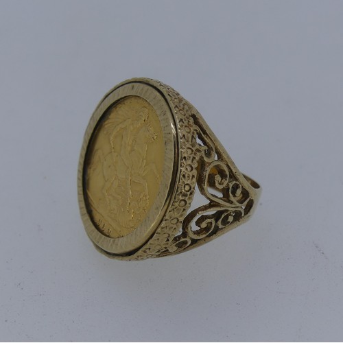 102 - An Elizabeth II gold Sovereign, dated 1962, in 9ct yellow gold ring mount, approx total weight 14.3g... 