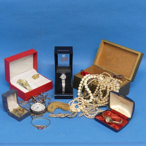 84 - A quantity of Jewellery and Costume Jewellery, including a 9ct gold pendant and chain and small trac... 