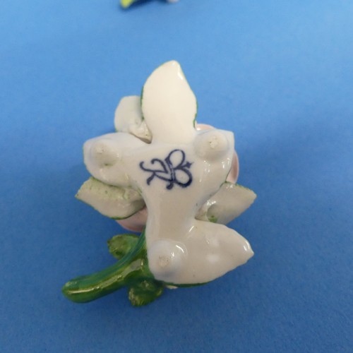 82 - A quantity of continental porcelain Table Decorations, modelled as flowers, including some examples ... 