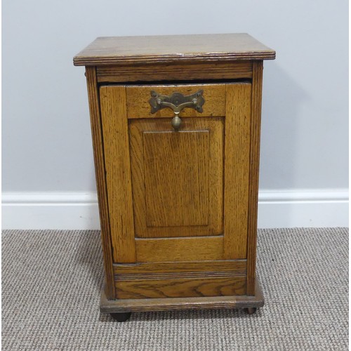 431 - An Edwardian oak Purdonium/Coal Scuttle, with metal liner, W 34cm x H 54cm x D 34cm.... 