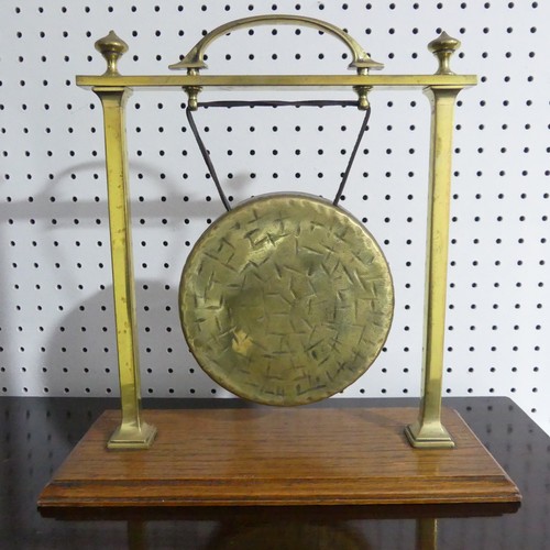 482 - An early 20thC table-top brass Gong on Stand, raised on oak plinth, with carry handle, W 36cm x H 35... 