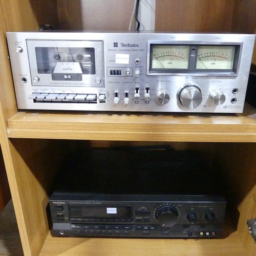 464 - Technics Hi-Fi, comprising a LW/MW/FM receiver SA-GX200L, a stereo casette deck 631, a Technics remo... 