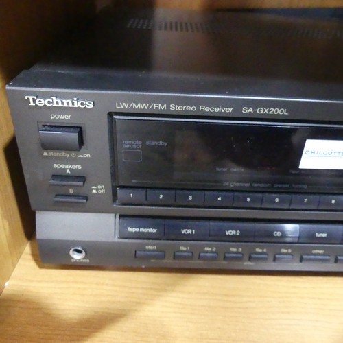 464 - Technics Hi-Fi, comprising a LW/MW/FM receiver SA-GX200L, a stereo casette deck 631, a Technics remo... 