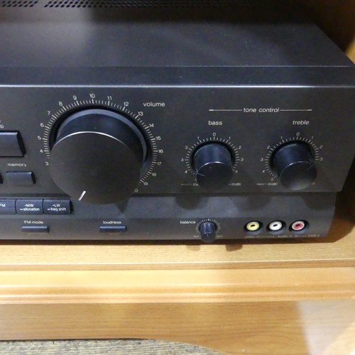 464 - Technics Hi-Fi, comprising a LW/MW/FM receiver SA-GX200L, a stereo casette deck 631, a Technics remo... 