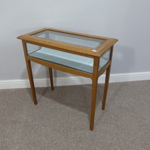 521 - A 20thC oak glazed bijouterie Table, with bevel edged glass and velvet type lining, raised on square... 