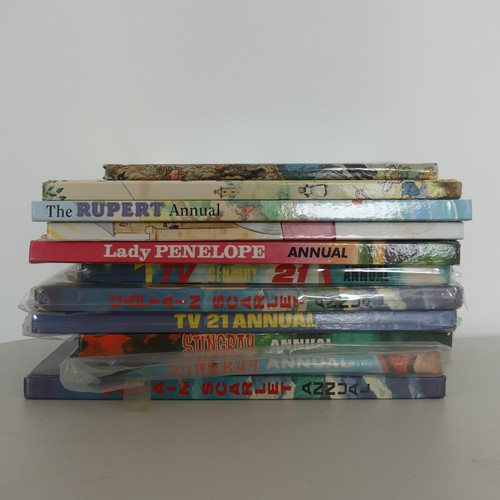 89 - A quantity of Annuals, including Lady Penelope, Stingray, Rupert Bear etc., together with two Natura... 