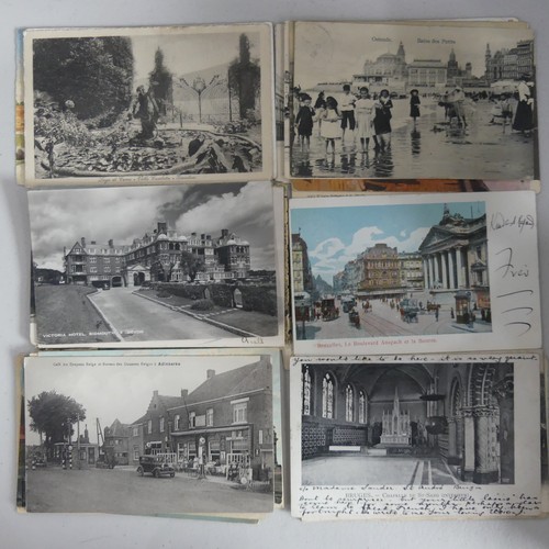 73 - Postcards : a collection in five albums and loose, mainly vintage, UK topography including London, W... 