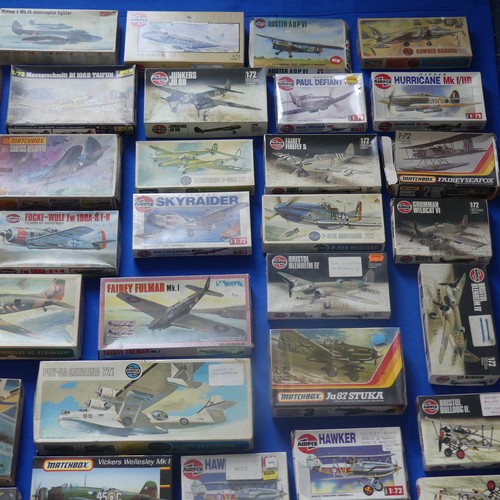 184 - A Large quantity of Airfix Models, Series 1 planes, Helicopters, Army Planes, B-17G Flying Fortress,... 