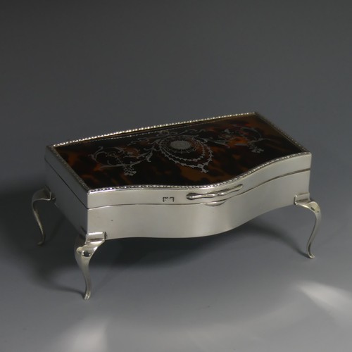 389 - A George V silver Jewellery Casket, by Goldsmiths & Silversmiths Co Ltd., hallmarked London, 191... 