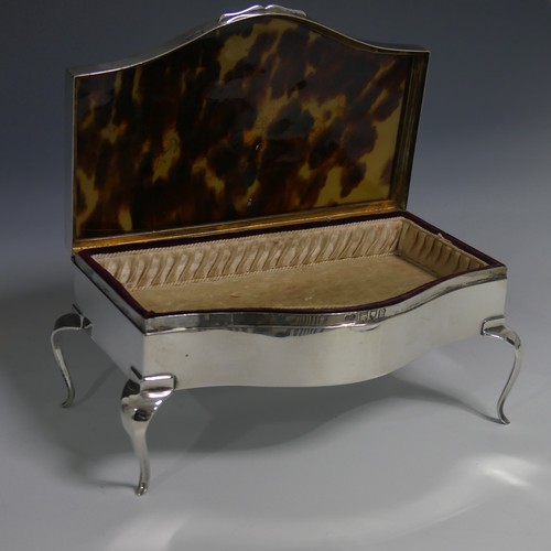 389 - A George V silver Jewellery Casket, by Goldsmiths & Silversmiths Co Ltd., hallmarked London, 191... 