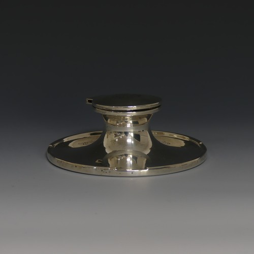 397 - A George V silver Capstan Inkwell, by A & J Zimmerman Ltd., hallmarked Birmingham, 1912, hallmar... 