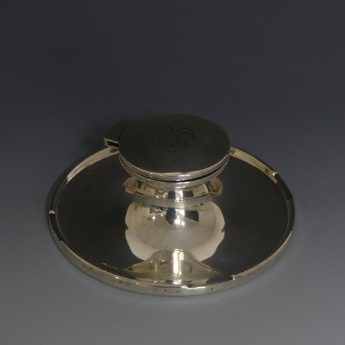 397 - A George V silver Capstan Inkwell, by A & J Zimmerman Ltd., hallmarked Birmingham, 1912, hallmar... 