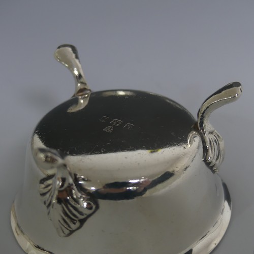 403 - An Edwardian silver Mustard Pot, by William Aitken, hallmarked Birmingham, 1909, hallmarks rubbed, o... 