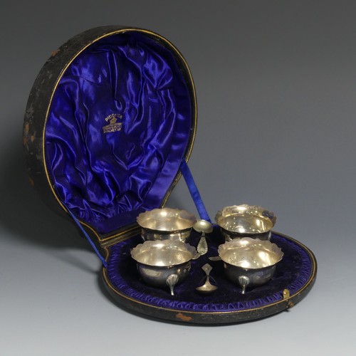 432 - A cased set of four Victorian silver Open Salts, by Wakely & Wheeler, hallmarked London, 1899, o... 